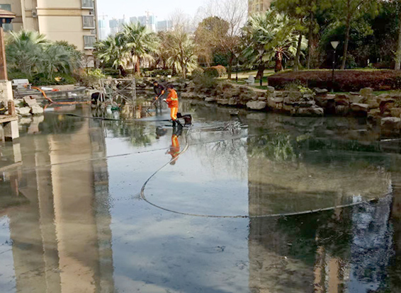 南澳景观池淤泥清理